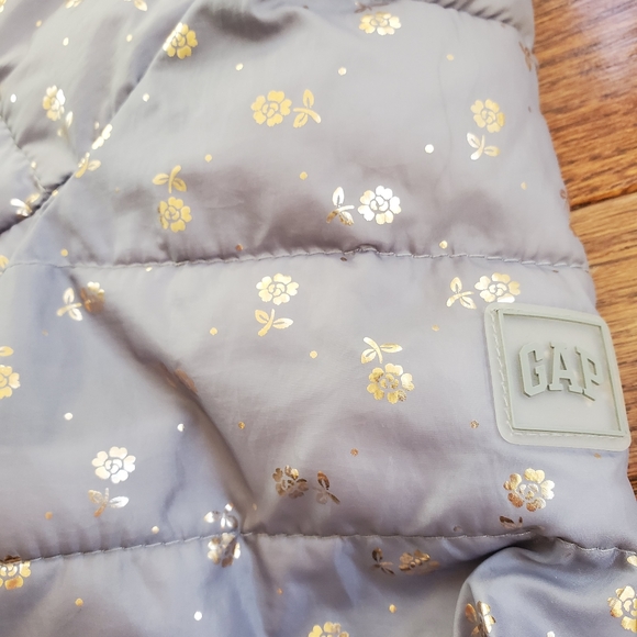 GapKids lightweight puffer jacket - Picture 3 of 6